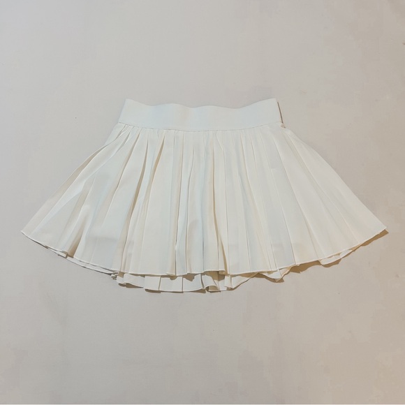 Aritzia Dresses & Skirts - Aritzia TNA Action Tennis Skirt